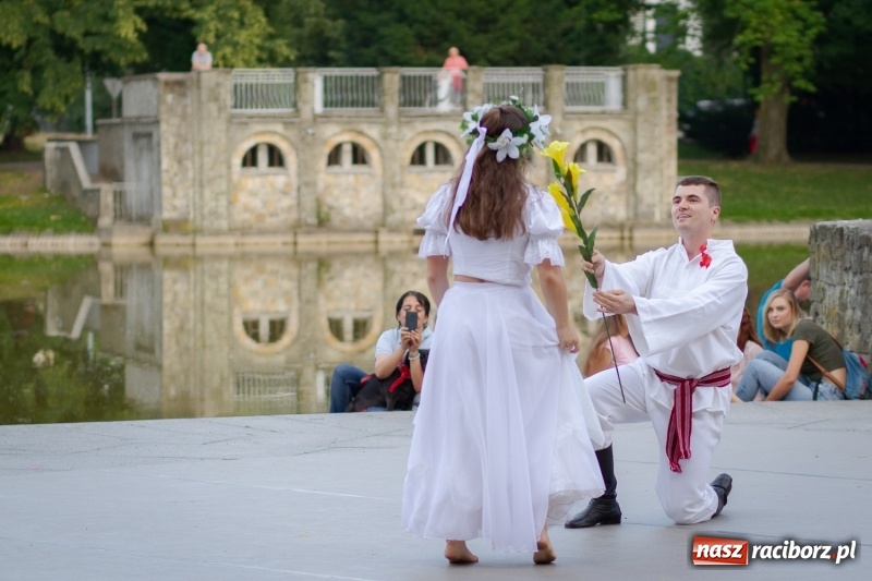 Zdjęcie w galerii na portalu naszraciborz.pl: Magiczna i kolorowa I Raciborska Noc Świętojańska z folklorem wiadomości z regionu
