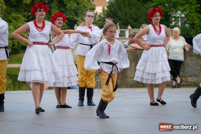 Zdjęcie w galerii na portalu naszraciborz.pl: Magiczna i kolorowa I Raciborska Noc Świętojańska z folklorem wiadomości z regionu