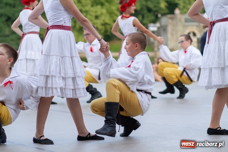 Zdjęcie w galerii na portalu naszraciborz.pl: Magiczna i kolorowa I Raciborska Noc Świętojańska z folklorem wiadomości z regionu