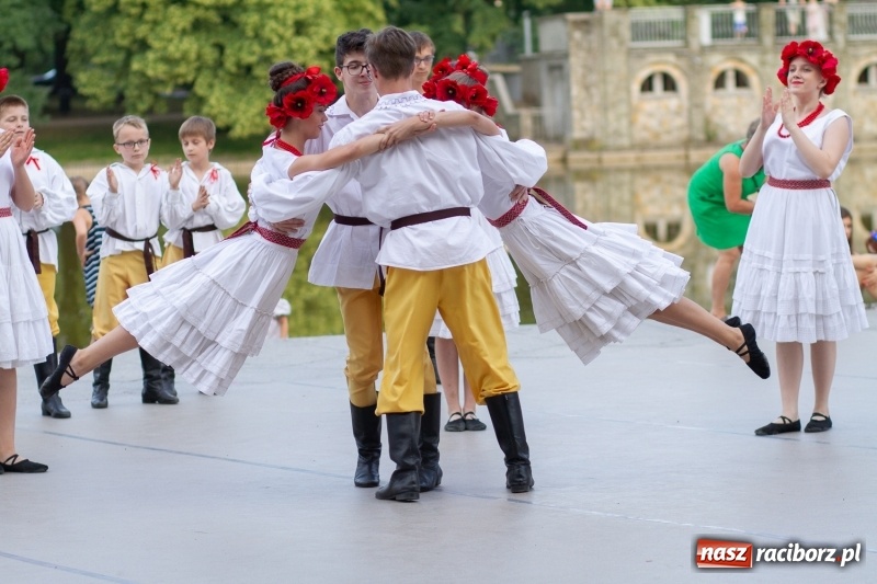 Zdjęcie w galerii na portalu naszraciborz.pl: Magiczna i kolorowa I Raciborska Noc Świętojańska z folklorem wiadomości z regionu