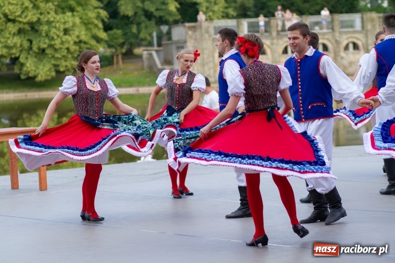 Zdjęcie w galerii na portalu naszraciborz.pl: Magiczna i kolorowa I Raciborska Noc Świętojańska z folklorem wiadomości z regionu