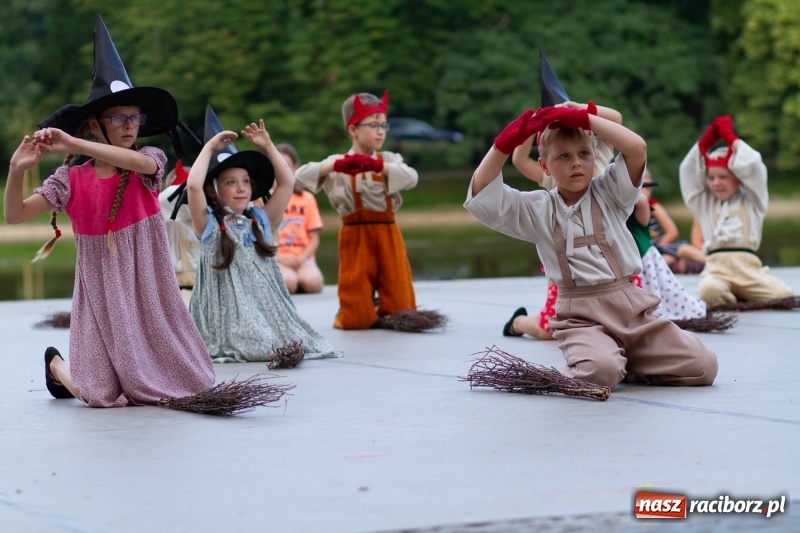 Zdjęcie w galerii na portalu naszraciborz.pl: Magiczna i kolorowa I Raciborska Noc Świętojańska z folklorem wiadomości z regionu