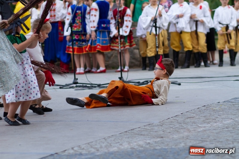 Zdjęcie w galerii na portalu naszraciborz.pl: Magiczna i kolorowa I Raciborska Noc Świętojańska z folklorem wiadomości z regionu
