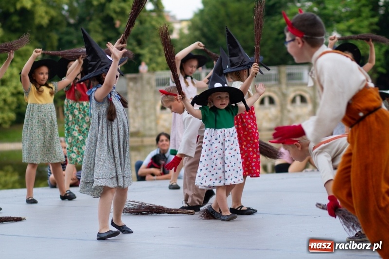 Zdjęcie w galerii na portalu naszraciborz.pl: Magiczna i kolorowa I Raciborska Noc Świętojańska z folklorem wiadomości z regionu