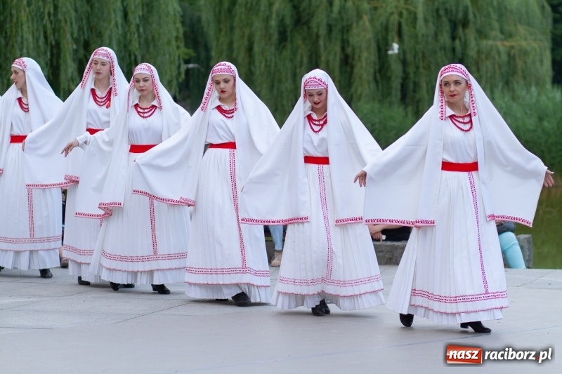 Zdjęcie w galerii na portalu naszraciborz.pl: Magiczna i kolorowa I Raciborska Noc Świętojańska z folklorem wiadomości z regionu