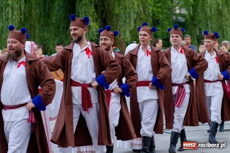 Zdjęcie w galerii na portalu naszraciborz.pl: Magiczna i kolorowa I Raciborska Noc Świętojańska z folklorem wiadomości z regionu