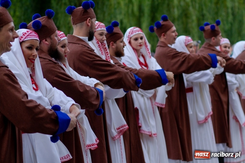 Zdjęcie w galerii na portalu naszraciborz.pl: Magiczna i kolorowa I Raciborska Noc Świętojańska z folklorem wiadomości z regionu