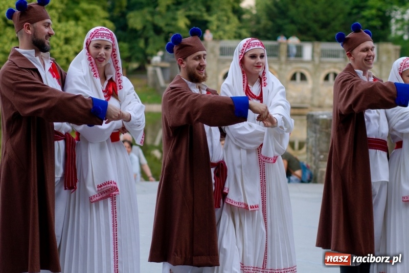 Zdjęcie w galerii na portalu naszraciborz.pl: Magiczna i kolorowa I Raciborska Noc Świętojańska z folklorem wiadomości z regionu