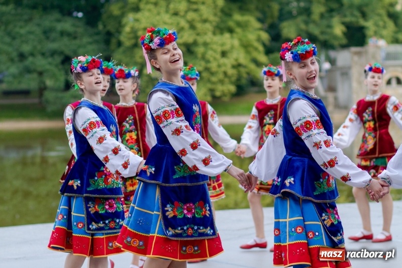 Zdjęcie w galerii na portalu naszraciborz.pl: Magiczna i kolorowa I Raciborska Noc Świętojańska z folklorem wiadomości z regionu