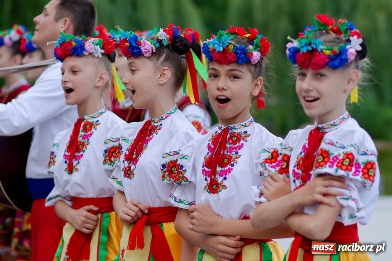 Zdjęcie w galerii na portalu naszraciborz.pl: Magiczna i kolorowa I Raciborska Noc Świętojańska z folklorem wiadomości z regionu