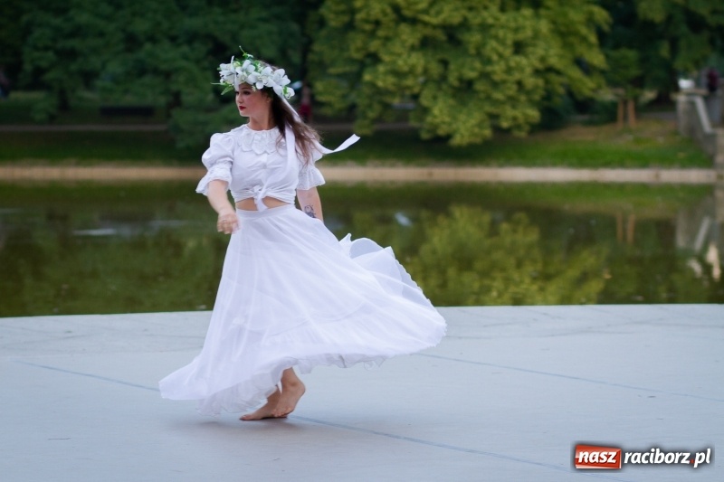 Zdjęcie w galerii na portalu naszraciborz.pl: Magiczna i kolorowa I Raciborska Noc Świętojańska z folklorem wiadomości z regionu