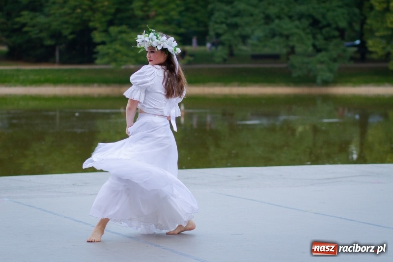 Zdjęcie w galerii na portalu naszraciborz.pl: Magiczna i kolorowa I Raciborska Noc Świętojańska z folklorem wiadomości z regionu