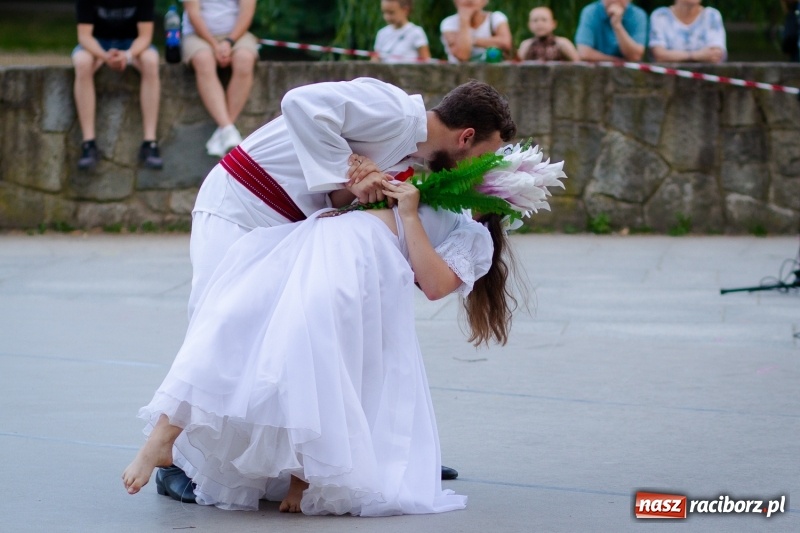 Zdjęcie w galerii na portalu naszraciborz.pl: Magiczna i kolorowa I Raciborska Noc Świętojańska z folklorem wiadomości z regionu