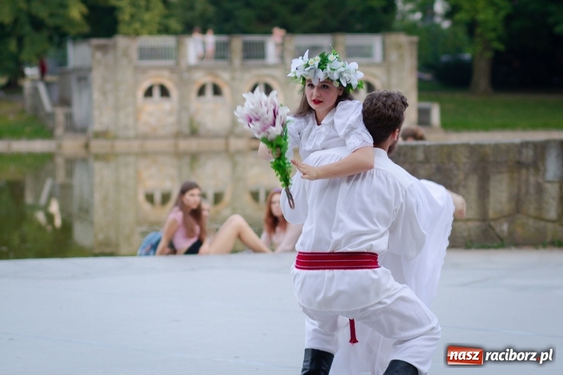 Zdjęcie w galerii na portalu naszraciborz.pl: Magiczna i kolorowa I Raciborska Noc Świętojańska z folklorem wiadomości z regionu