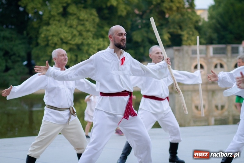 Zdjęcie w galerii na portalu naszraciborz.pl: Magiczna i kolorowa I Raciborska Noc Świętojańska z folklorem wiadomości z regionu