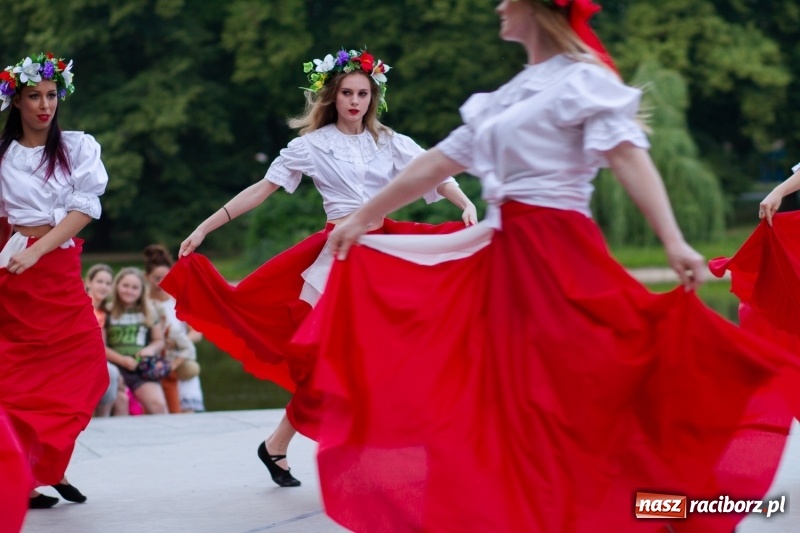 Zdjęcie w galerii na portalu naszraciborz.pl: Magiczna i kolorowa I Raciborska Noc Świętojańska z folklorem wiadomości z regionu