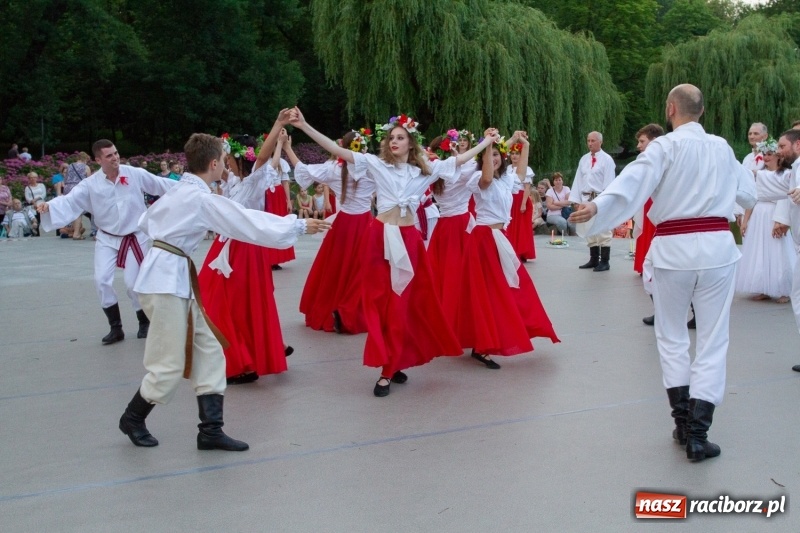 Zdjęcie w galerii na portalu naszraciborz.pl: Magiczna i kolorowa I Raciborska Noc Świętojańska z folklorem wiadomości z regionu