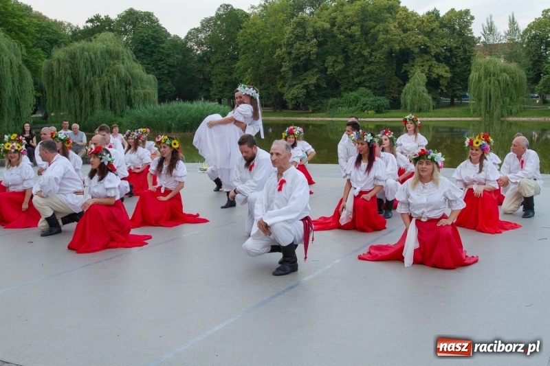 Zdjęcie w galerii na portalu naszraciborz.pl: Magiczna i kolorowa I Raciborska Noc Świętojańska z folklorem wiadomości z regionu