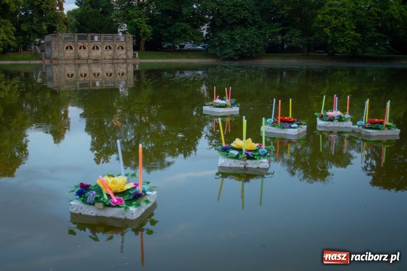 Zdjęcie w galerii na portalu naszraciborz.pl: Magiczna i kolorowa I Raciborska Noc Świętojańska z folklorem wiadomości z regionu