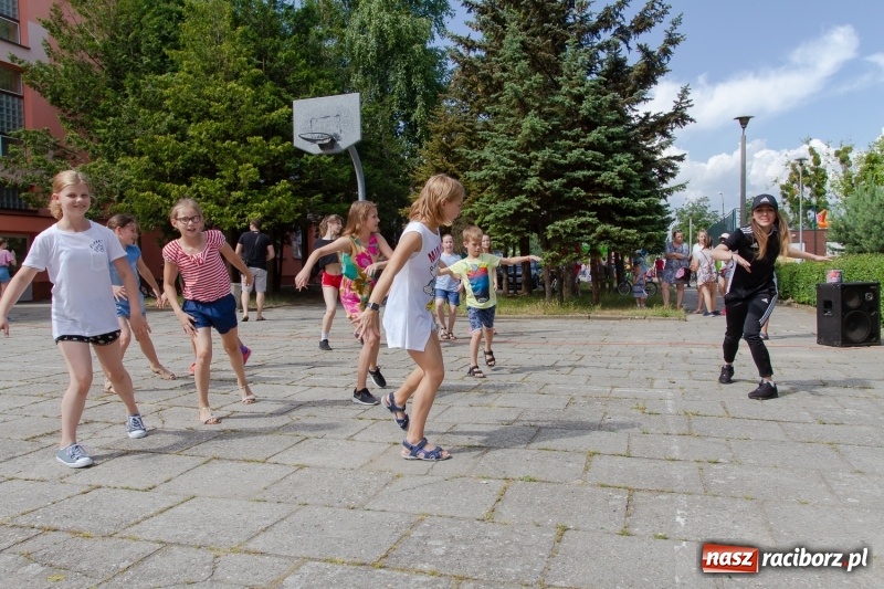 Zdjęcie w galerii na portalu naszraciborz.pl: Festynem rodzinnym SP 15 wita nadchodzące wakacje  wiadomości z regionu