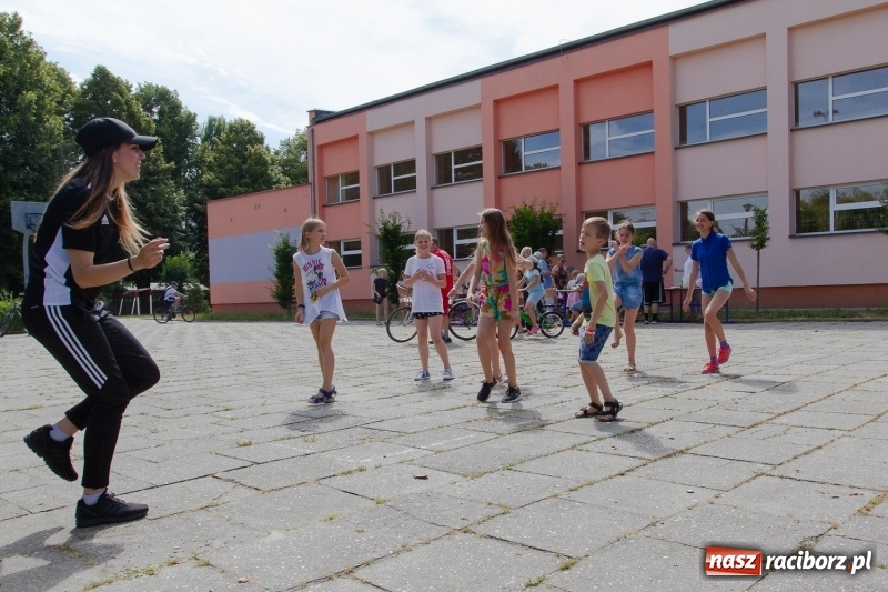 Zdjęcie w galerii na portalu naszraciborz.pl: Festynem rodzinnym SP 15 wita nadchodzące wakacje  wiadomości z regionu