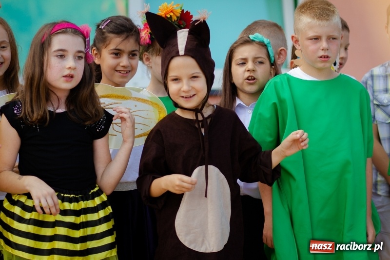 Zdjęcie w galerii na portalu naszraciborz.pl: Festynem rodzinnym SP 15 wita nadchodzące wakacje  wiadomości z regionu