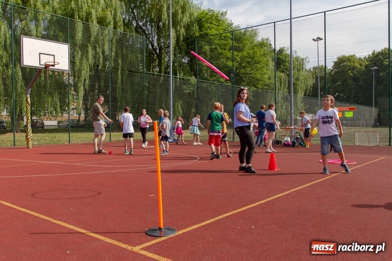 Zdjęcie w galerii na portalu naszraciborz.pl: Festynem rodzinnym SP 15 wita nadchodzące wakacje  wiadomości z regionu