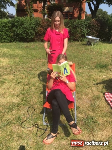 Zdjęcie w galerii na portalu naszraciborz.pl: CKZiU nr 1 propaguje Czytanie  wiadomości z regionu