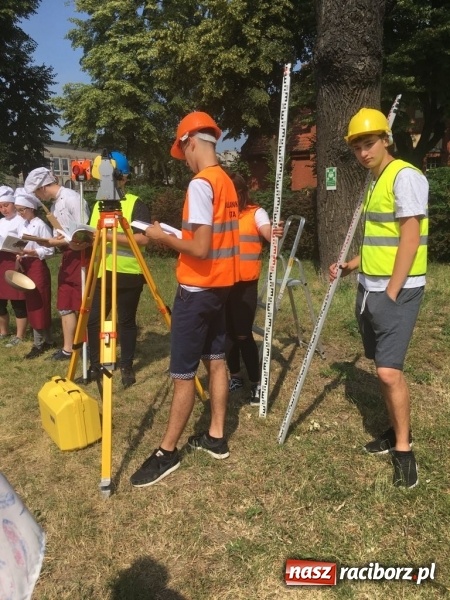 Zdjęcie w galerii na portalu naszraciborz.pl: CKZiU nr 1 propaguje Czytanie  wiadomości z regionu