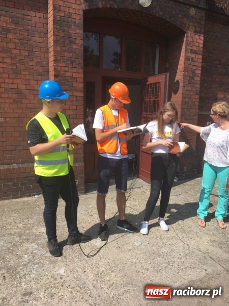 Zdjęcie w galerii na portalu naszraciborz.pl: CKZiU nr 1 propaguje Czytanie  wiadomości z regionu