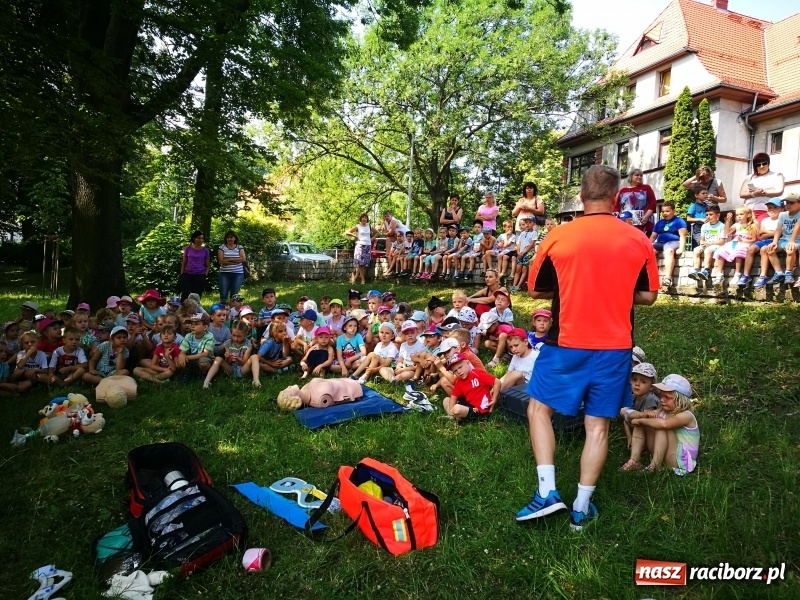 Zdjęcie w galerii na portalu naszraciborz.pl: Raciborski WOPR i RTW uczą zasad bezpiecznej kąpieli  wiadomości z regionu