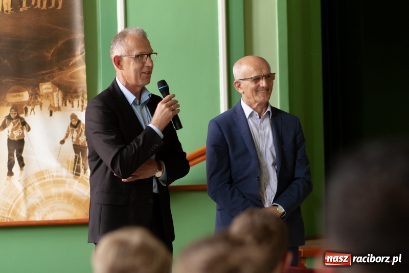 Zdjęcie w galerii na portalu naszraciborz.pl: Studenci raciborskiego Uniwersytetu Dziecięcego już na wakacjach  wiadomości z regionu