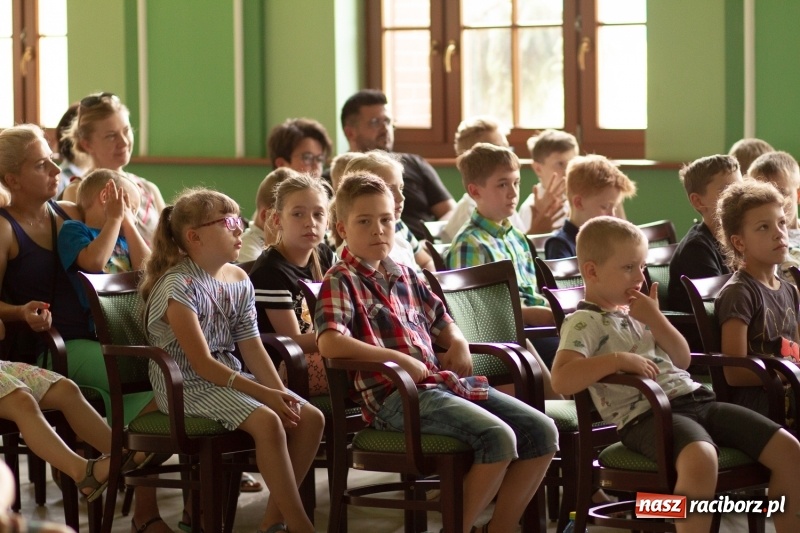 Zdjęcie w galerii na portalu naszraciborz.pl: Studenci raciborskiego Uniwersytetu Dziecięcego już na wakacjach  wiadomości z regionu