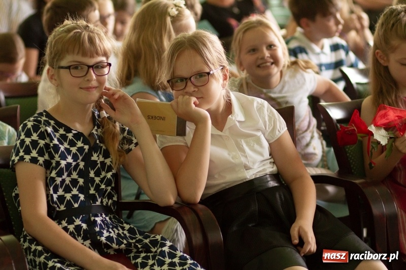 Zdjęcie w galerii na portalu naszraciborz.pl: Studenci raciborskiego Uniwersytetu Dziecięcego już na wakacjach  wiadomości z regionu