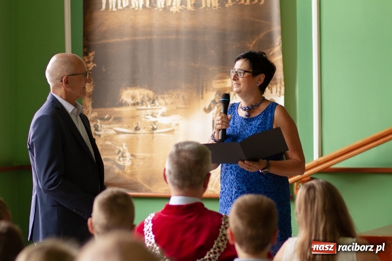 Zdjęcie w galerii na portalu naszraciborz.pl: Studenci raciborskiego Uniwersytetu Dziecięcego już na wakacjach  wiadomości z regionu