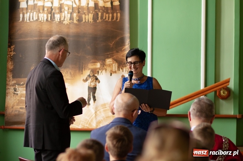 Zdjęcie w galerii na portalu naszraciborz.pl: Studenci raciborskiego Uniwersytetu Dziecięcego już na wakacjach  wiadomości z regionu