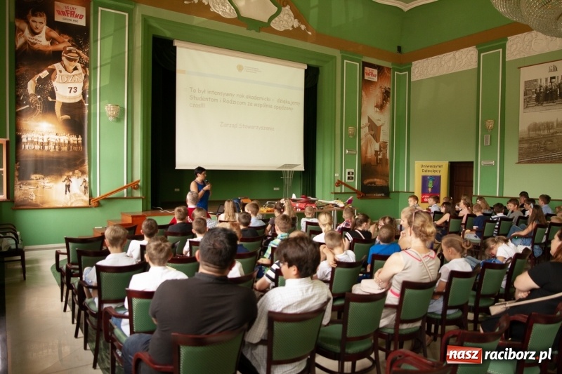 Zdjęcie w galerii na portalu naszraciborz.pl: Studenci raciborskiego Uniwersytetu Dziecięcego już na wakacjach  wiadomości z regionu