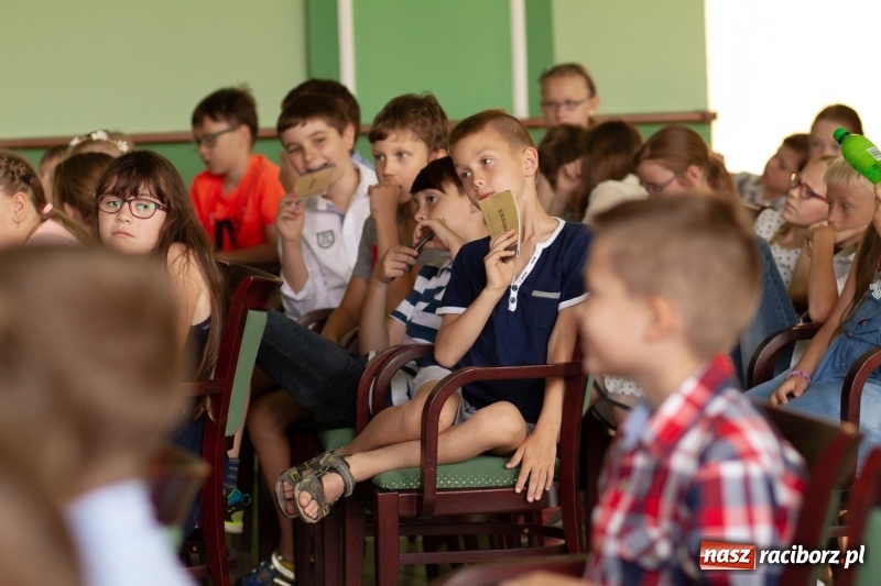 Zdjęcie w galerii na portalu naszraciborz.pl: Studenci raciborskiego Uniwersytetu Dziecięcego już na wakacjach  wiadomości z regionu