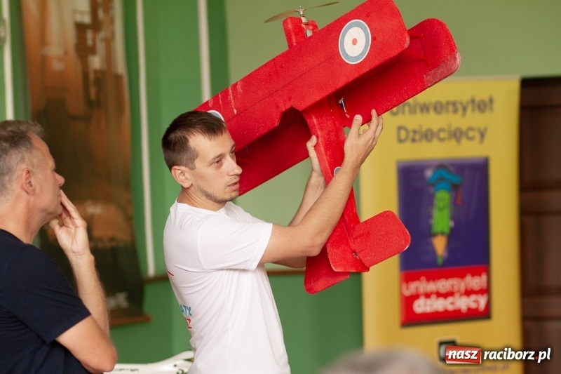 Zdjęcie w galerii na portalu naszraciborz.pl: Studenci raciborskiego Uniwersytetu Dziecięcego już na wakacjach  wiadomości z regionu