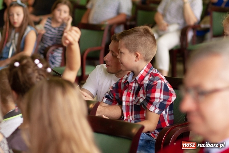 Zdjęcie w galerii na portalu naszraciborz.pl: Studenci raciborskiego Uniwersytetu Dziecięcego już na wakacjach  wiadomości z regionu