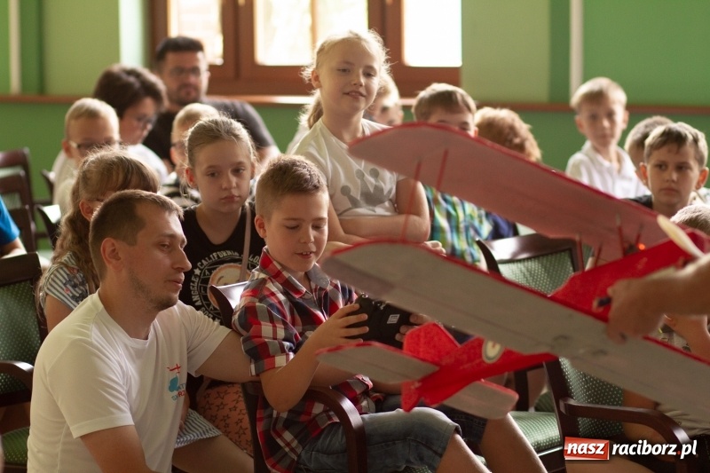 Zdjęcie w galerii na portalu naszraciborz.pl: Studenci raciborskiego Uniwersytetu Dziecięcego już na wakacjach  wiadomości z regionu