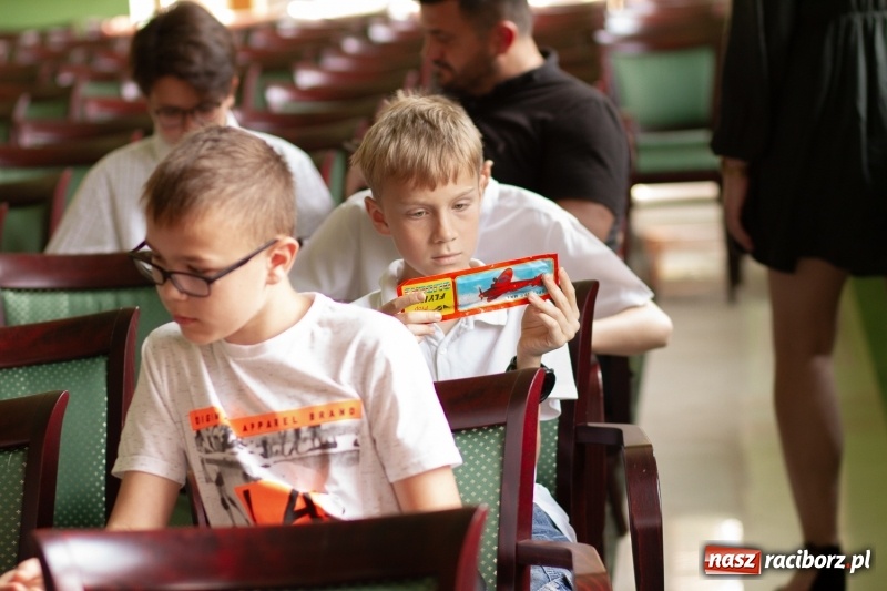 Zdjęcie w galerii na portalu naszraciborz.pl: Studenci raciborskiego Uniwersytetu Dziecięcego już na wakacjach  wiadomości z regionu