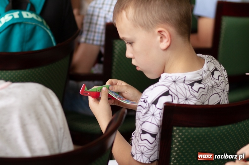 Zdjęcie w galerii na portalu naszraciborz.pl: Studenci raciborskiego Uniwersytetu Dziecięcego już na wakacjach  wiadomości z regionu