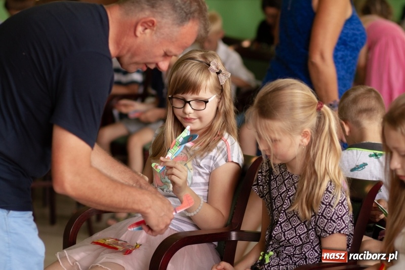 Zdjęcie w galerii na portalu naszraciborz.pl: Studenci raciborskiego Uniwersytetu Dziecięcego już na wakacjach  wiadomości z regionu