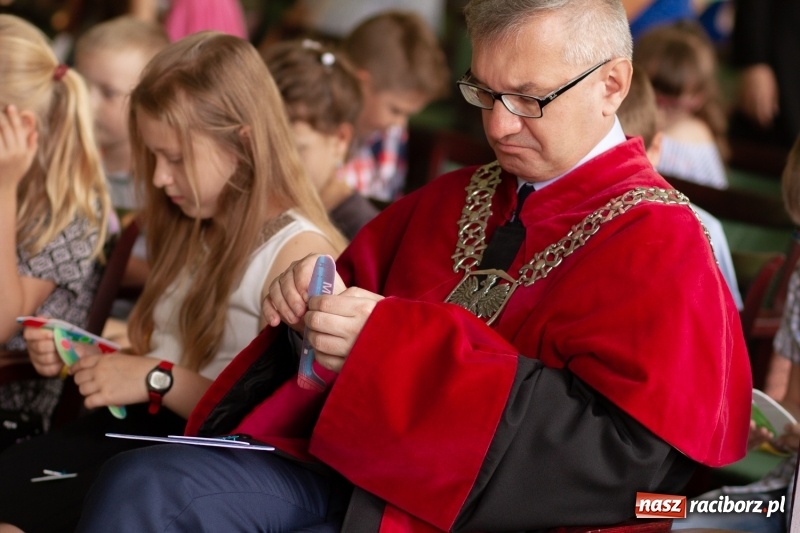 Zdjęcie w galerii na portalu naszraciborz.pl: Studenci raciborskiego Uniwersytetu Dziecięcego już na wakacjach  wiadomości z regionu