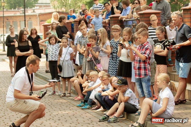 Zdjęcie w galerii na portalu naszraciborz.pl: Studenci raciborskiego Uniwersytetu Dziecięcego już na wakacjach  wiadomości z regionu