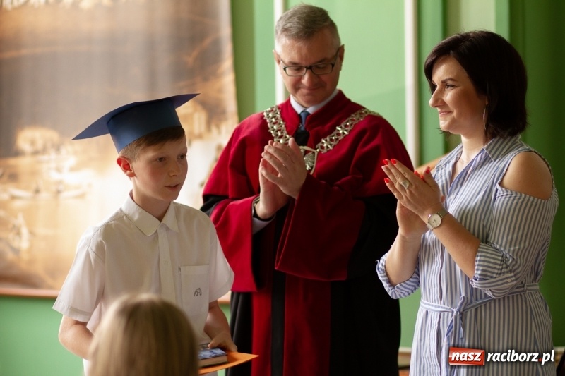 Zdjęcie w galerii na portalu naszraciborz.pl: Studenci raciborskiego Uniwersytetu Dziecięcego już na wakacjach  wiadomości z regionu