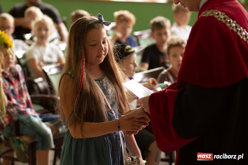 Zdjęcie w galerii na portalu naszraciborz.pl: Studenci raciborskiego Uniwersytetu Dziecięcego już na wakacjach  wiadomości z regionu