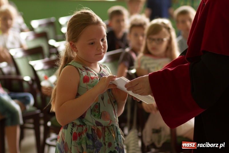 Zdjęcie w galerii na portalu naszraciborz.pl: Studenci raciborskiego Uniwersytetu Dziecięcego już na wakacjach  wiadomości z regionu
