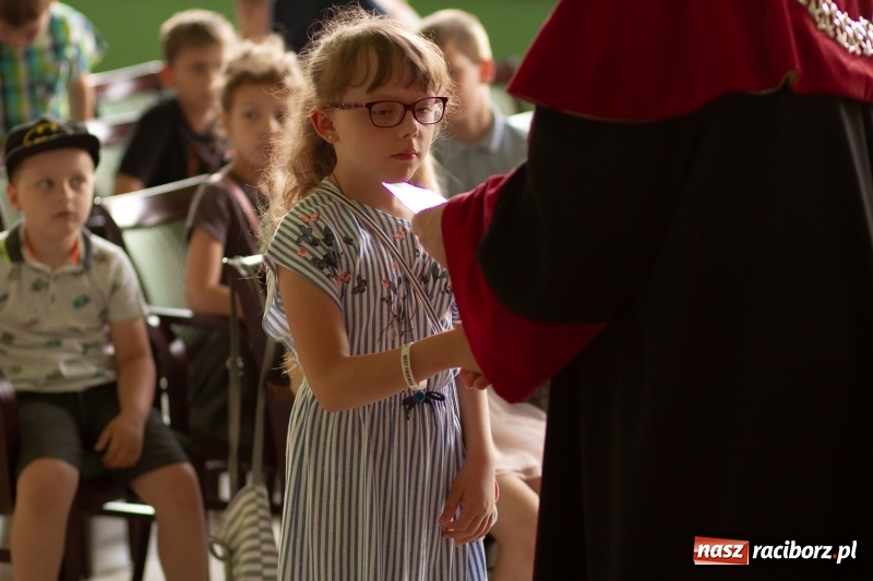 Zdjęcie w galerii na portalu naszraciborz.pl: Studenci raciborskiego Uniwersytetu Dziecięcego już na wakacjach  wiadomości z regionu